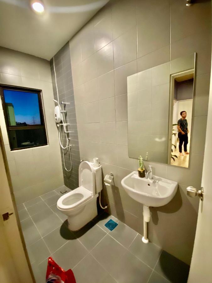 Faizal Madhi Homestay 쿠칭 외부 사진