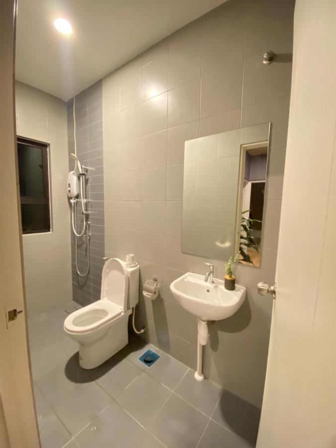 Faizal Madhi Homestay 쿠칭 외부 사진