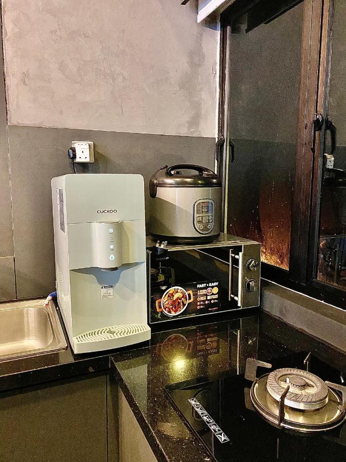 Faizal Madhi Homestay 쿠칭 외부 사진